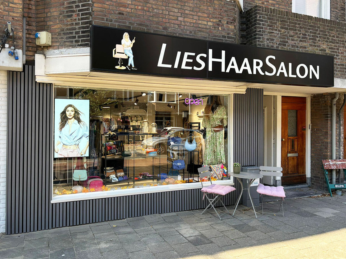 De gevel van LiesHaarSalon aan de Haarlemmermeerstraat